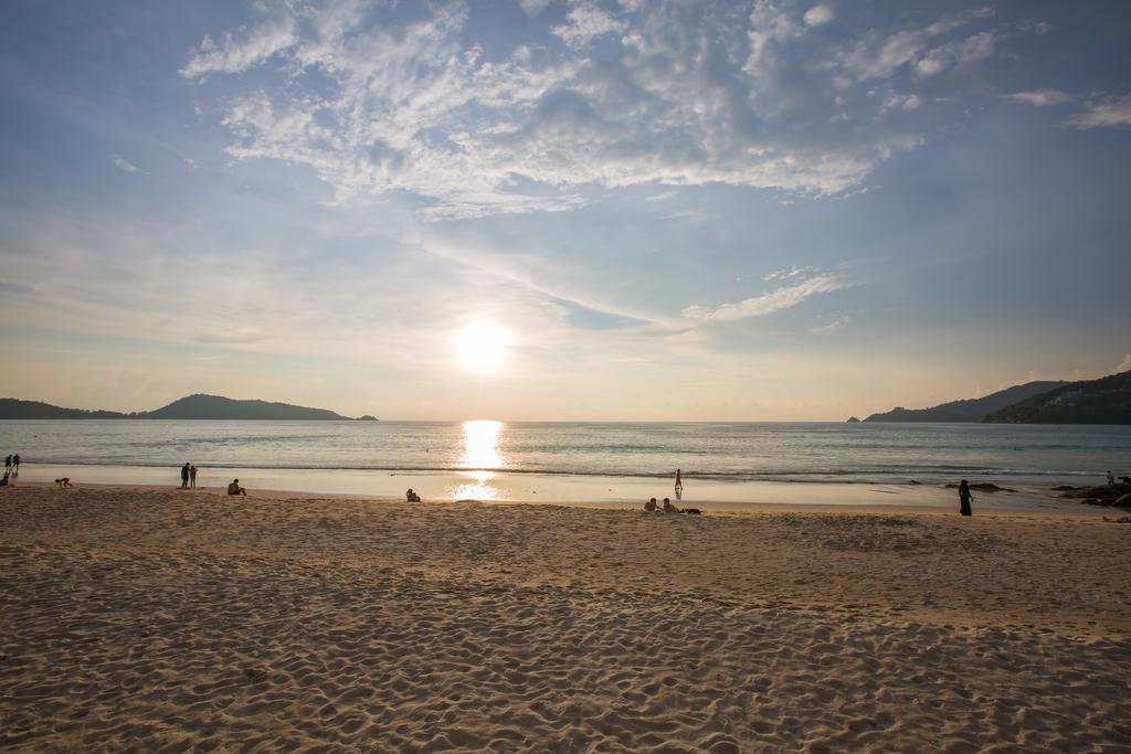 Barefoot Hotel Kalim Beach Front Patong Екстериор снимка