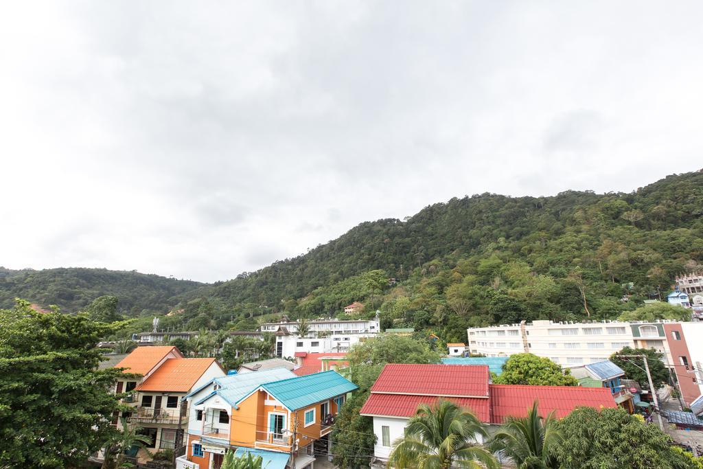 Barefoot Hotel Kalim Beach Front Patong Екстериор снимка