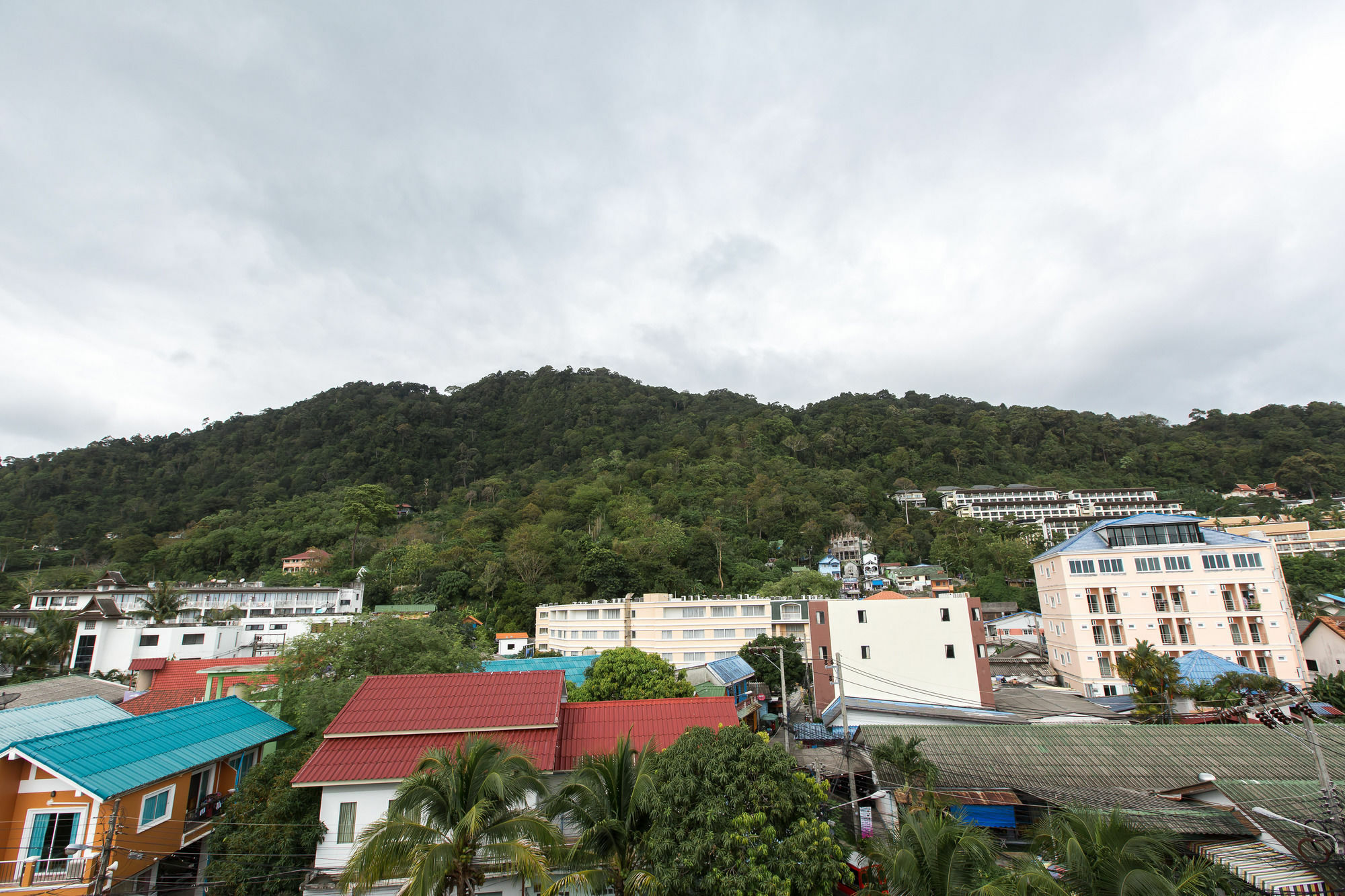 Barefoot Hotel Kalim Beach Front Patong Екстериор снимка