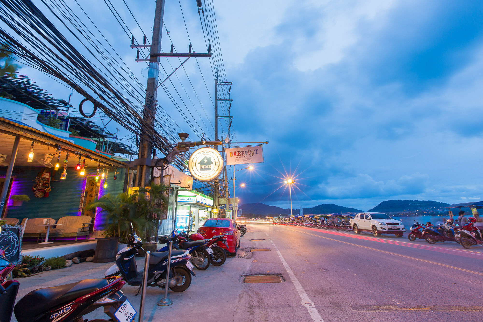 Barefoot Hotel Kalim Beach Front Patong Екстериор снимка