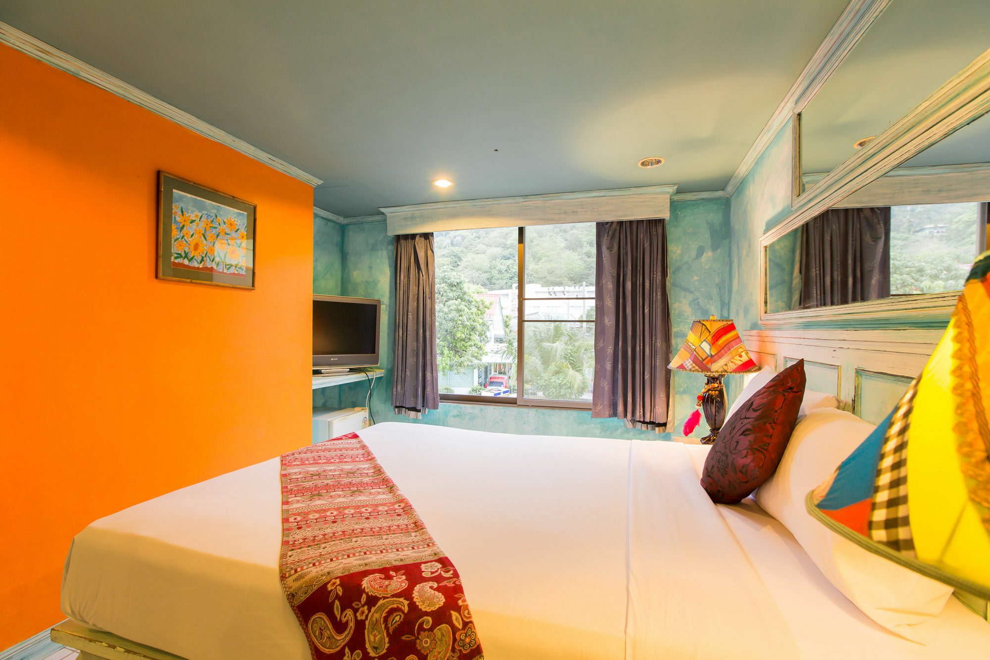 Barefoot Hotel Kalim Beach Front Patong Екстериор снимка