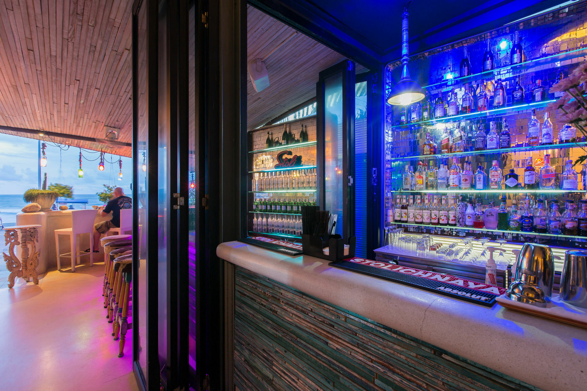 Barefoot Hotel Kalim Beach Front Patong Екстериор снимка