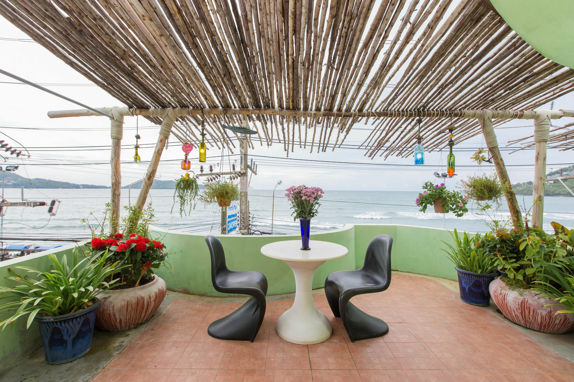 Barefoot Hotel Kalim Beach Front Patong Екстериор снимка