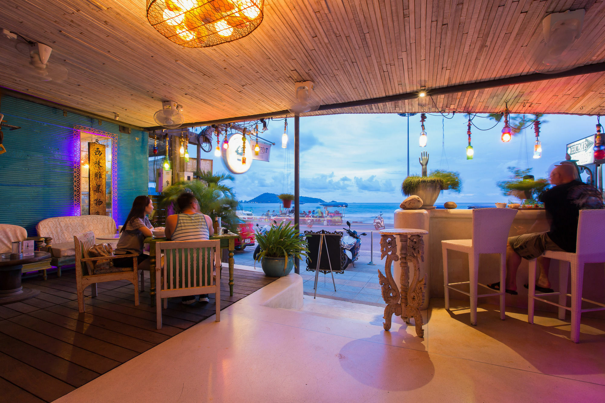 Barefoot Hotel Kalim Beach Front Patong Екстериор снимка