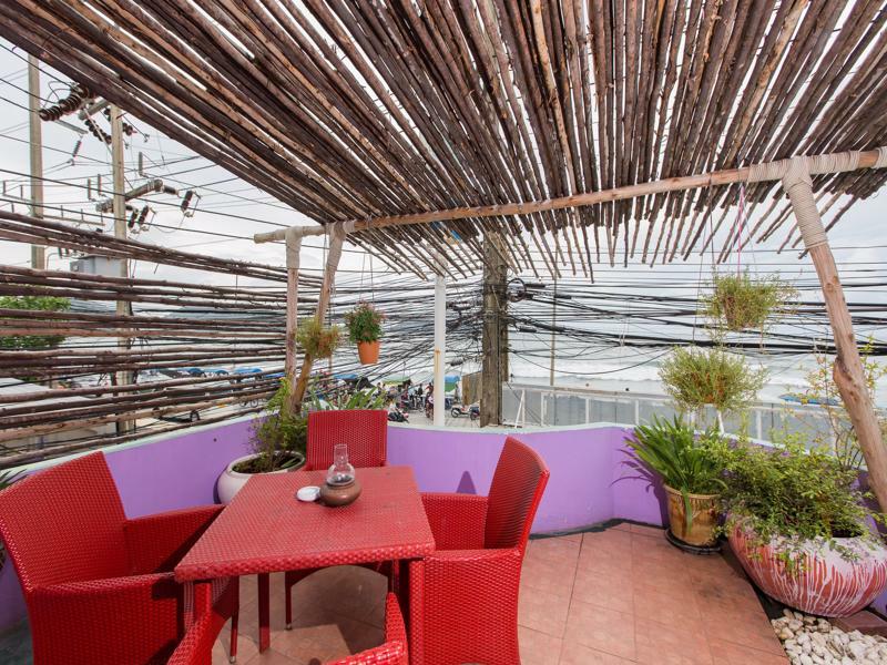 Barefoot Hotel Kalim Beach Front Patong Екстериор снимка