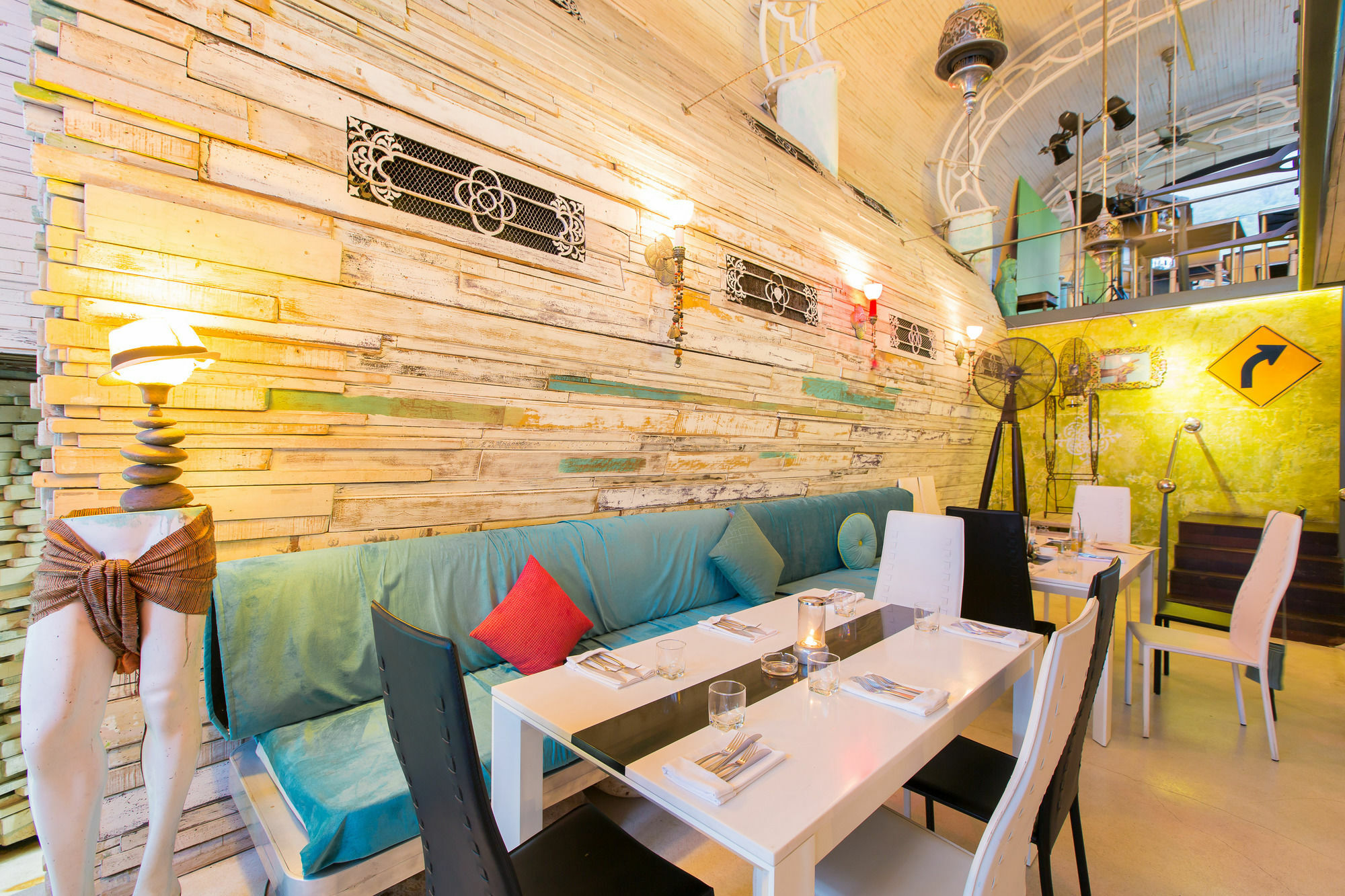 Barefoot Hotel Kalim Beach Front Patong Екстериор снимка