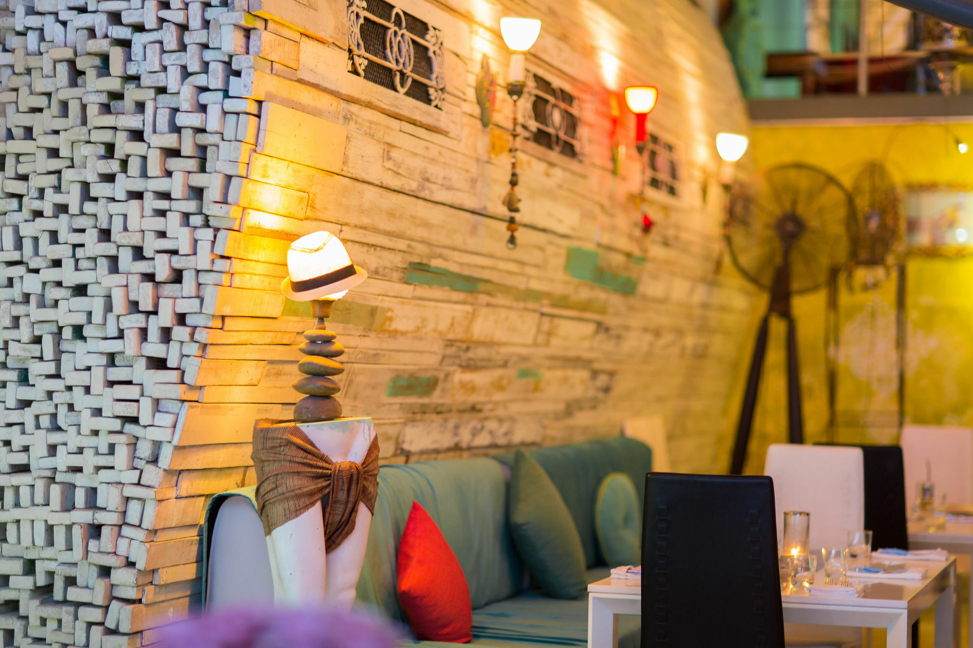 Barefoot Hotel Kalim Beach Front Patong Екстериор снимка