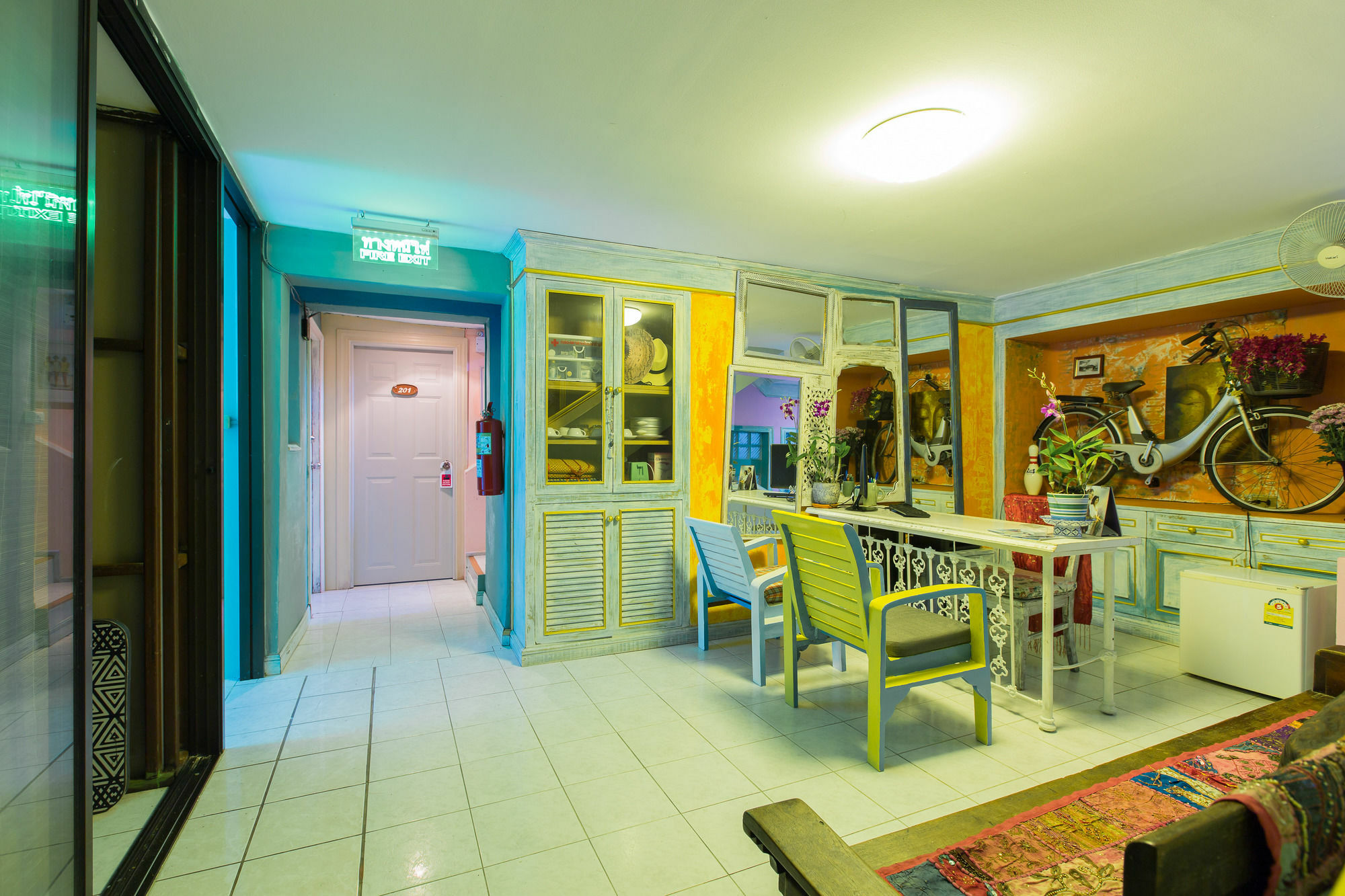 Barefoot Hotel Kalim Beach Front Patong Екстериор снимка