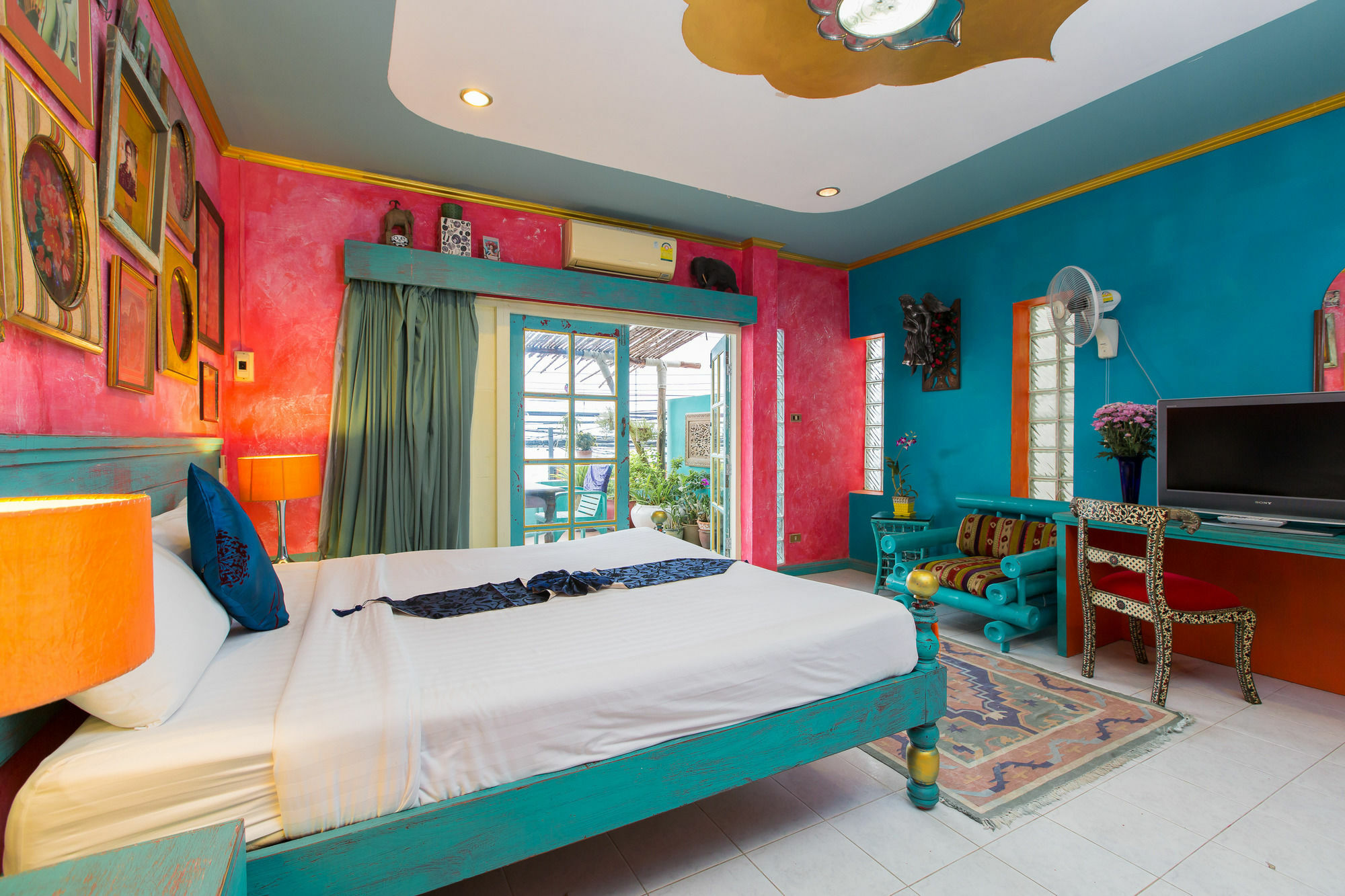 Barefoot Hotel Kalim Beach Front Patong Екстериор снимка